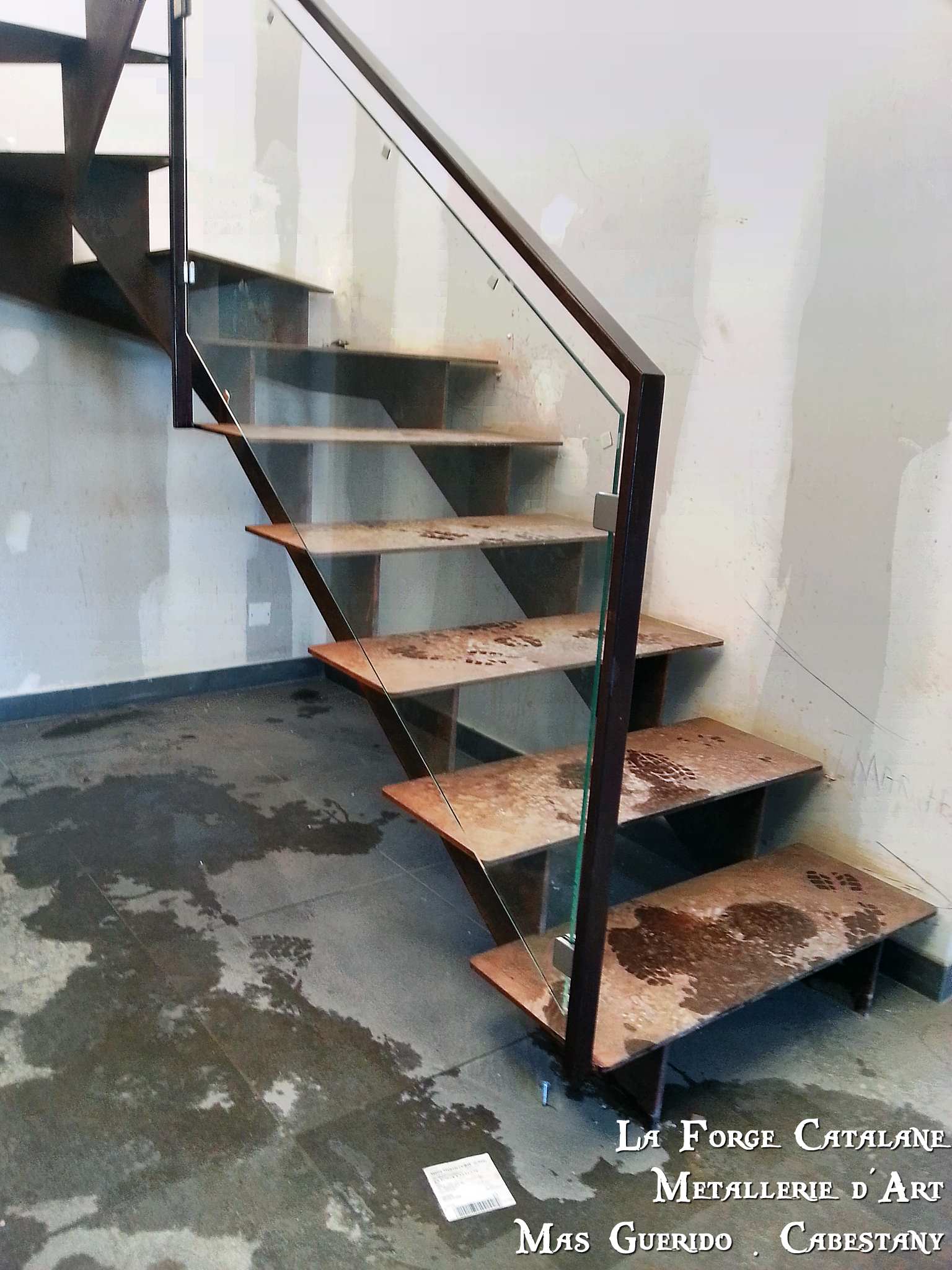 escalier limons cremaillere lisse decoupe laser marches fer 5 forge catalane.jpg